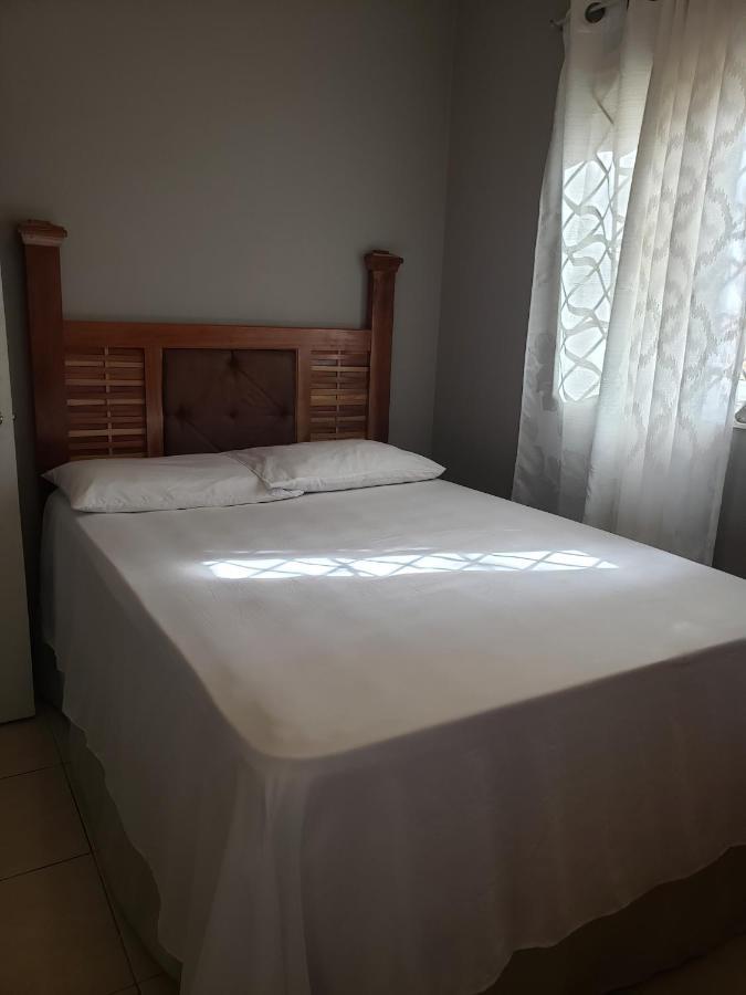 Lion'S View Bed & Breakfast Мандевилл Экстерьер фото