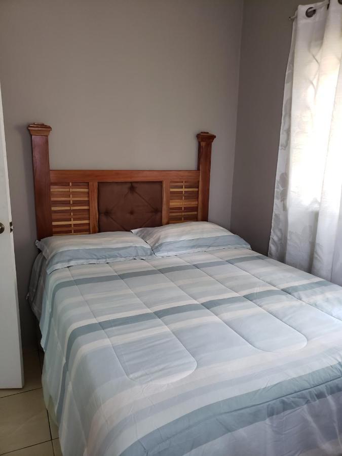 Lion'S View Bed & Breakfast Мандевилл Экстерьер фото